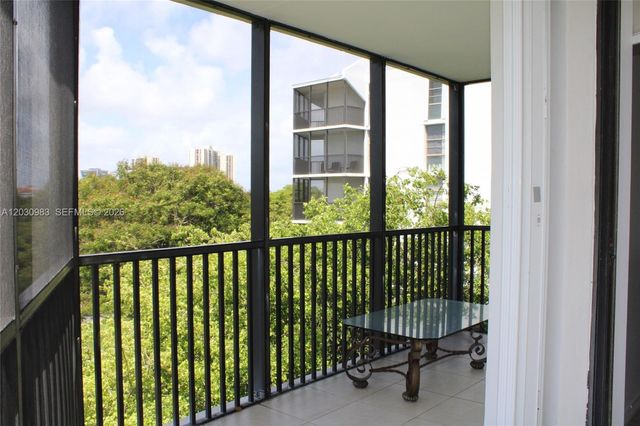 3475 N Country Club Dr 608, Aventura, FL 33180