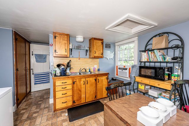174 Whitfield Street, Guilford, CT 06437