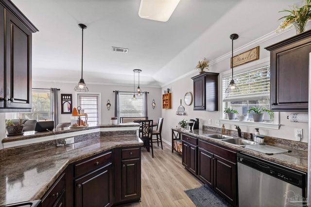 5764 Shady Glen Ct, Pace, FL 32571