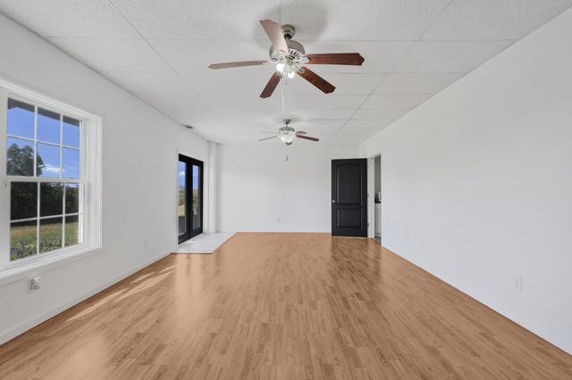 185 Sunset Pass, Big Sandy, TN 38221