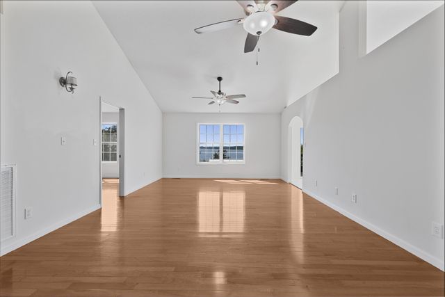 185 Sunset Pass, Big Sandy, TN 38221