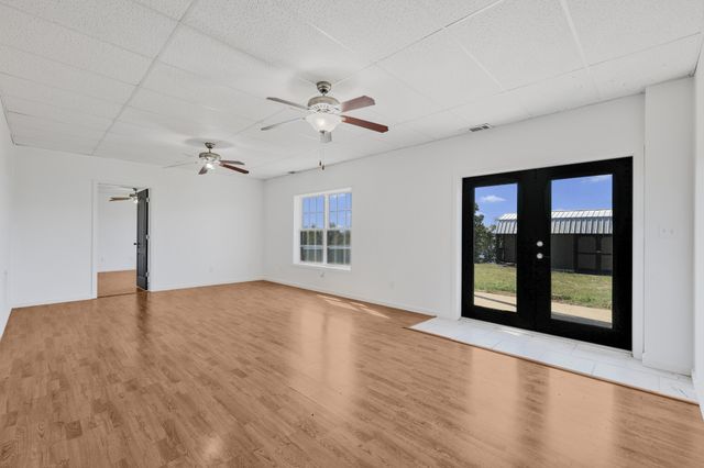 185 Sunset Pass, Big Sandy, TN 38221