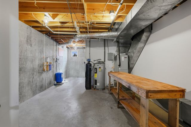 185 Sunset Pass, Big Sandy, TN 38221