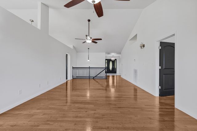 185 Sunset Pass, Big Sandy, TN 38221