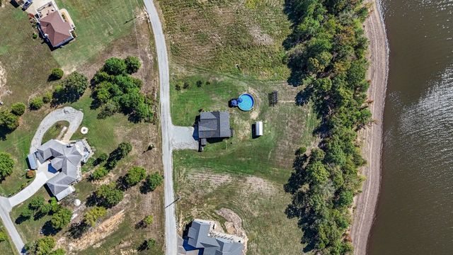 185 Sunset Pass, Big Sandy, TN 38221