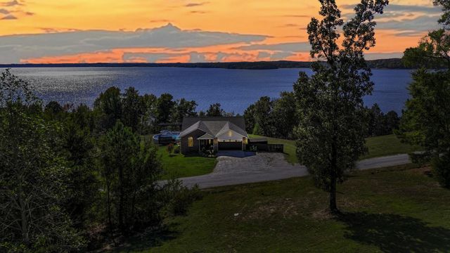 185 Sunset Pass, Big Sandy, TN 38221