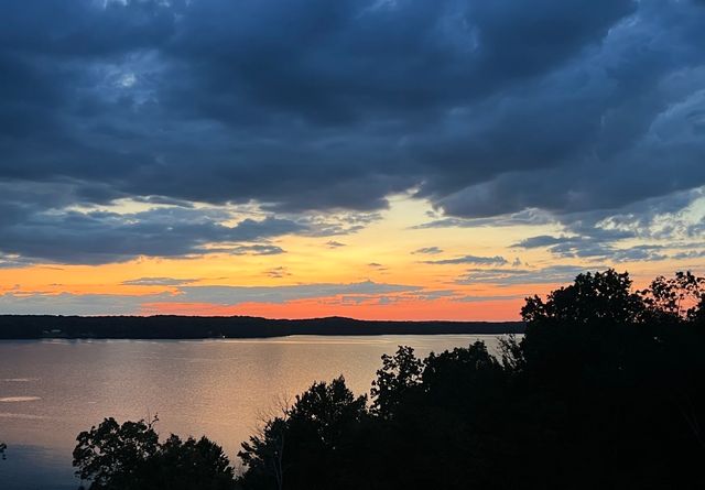 185 Sunset Pass, Big Sandy, TN 38221