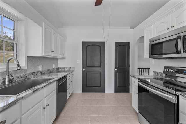 185 Sunset Pass, Big Sandy, TN 38221