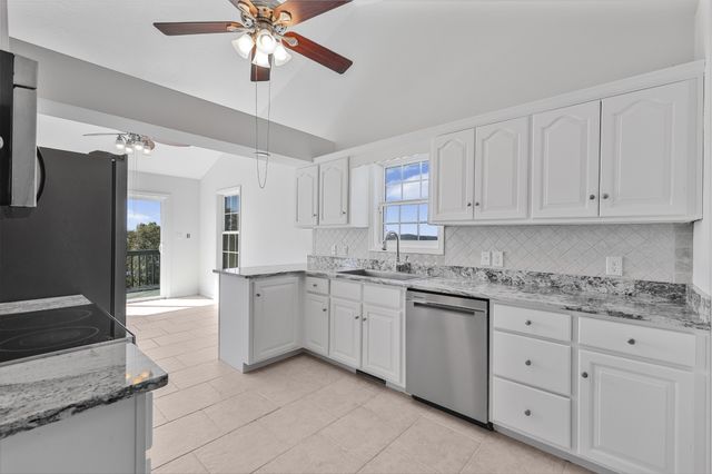 185 Sunset Pass, Big Sandy, TN 38221