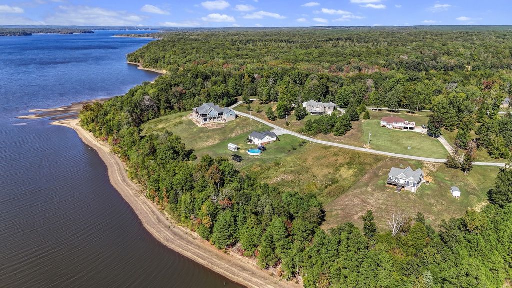 185 Sunset Pass, Big Sandy, TN 38221