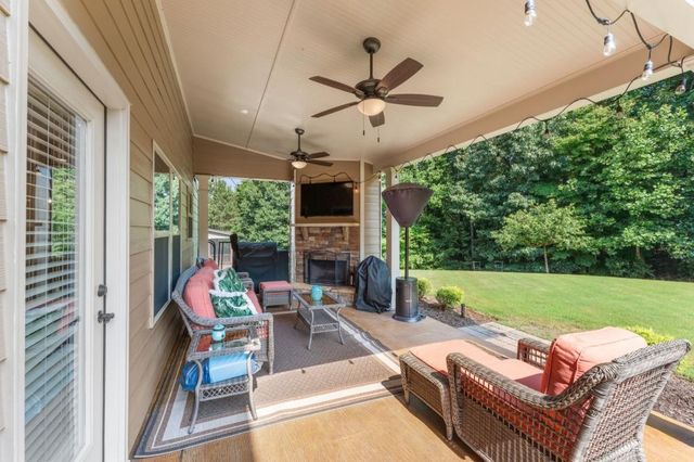 407 Riverwalk Manor Drive, Dallas, GA 30132