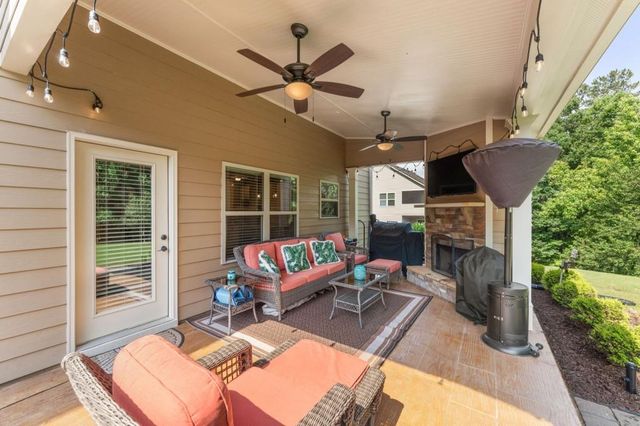 407 Riverwalk Manor Drive, Dallas, GA 30132