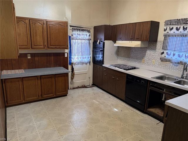 230 Longmeadow DR, Newport News, VA 23601
