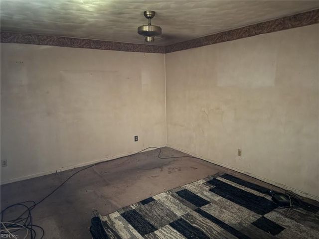 230 Longmeadow DR, Newport News, VA 23601