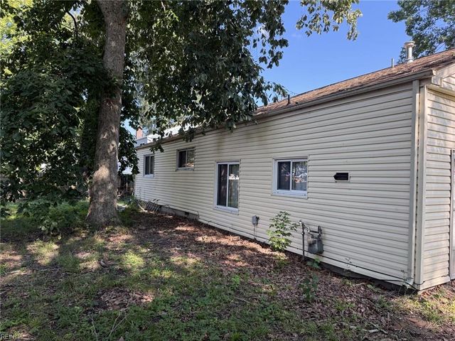 230 Longmeadow DR, Newport News, VA 23601