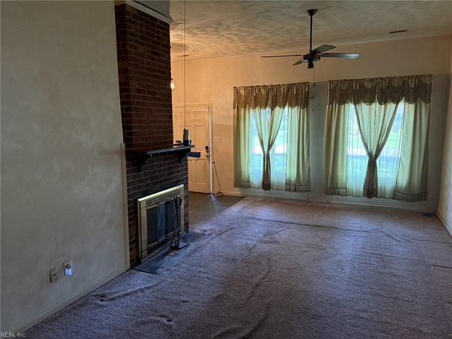 230 Longmeadow DR, Newport News, VA 23601