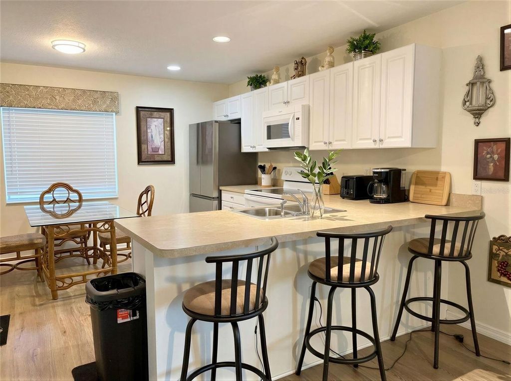 Image 4 of property listing at 4029 60TH STREET W, Bradenton, FL 34209