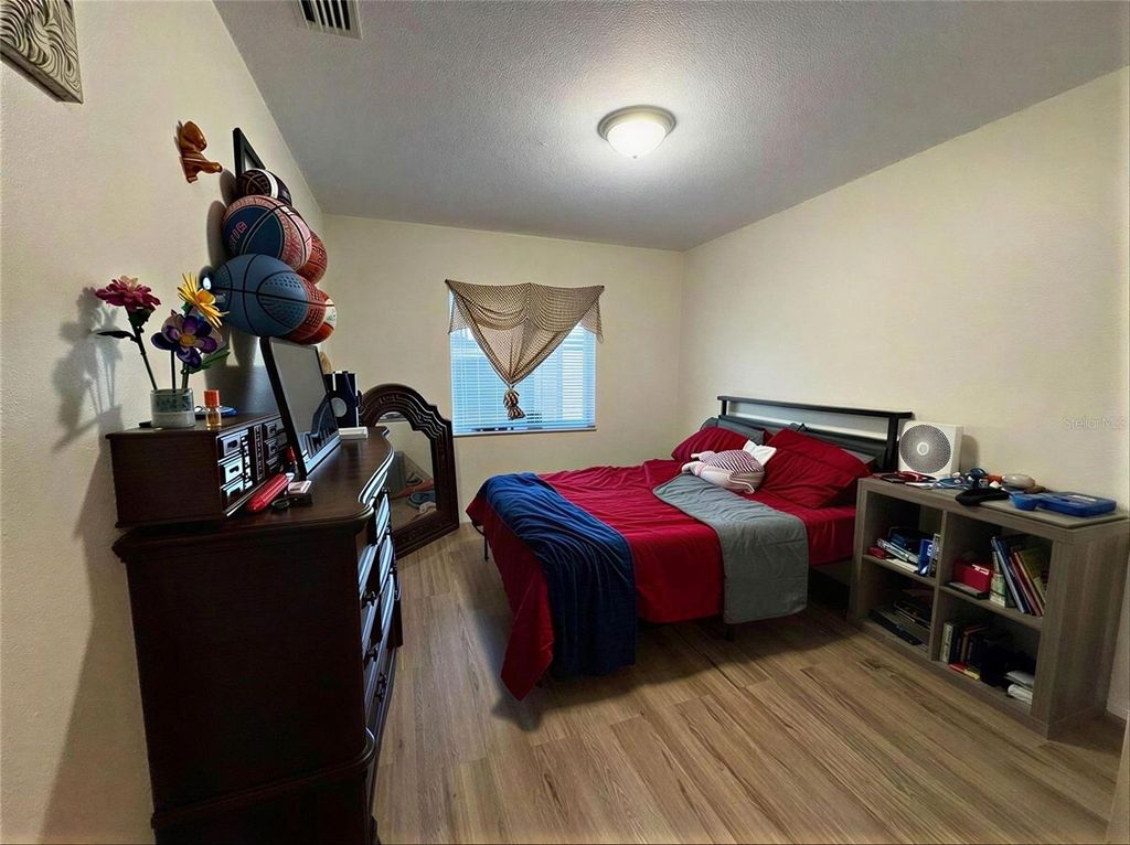 Image 9 of property listing at 4029 60TH STREET W, Bradenton, FL 34209