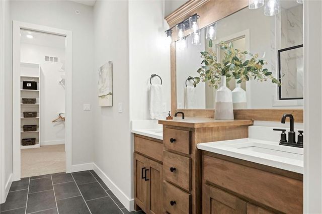 17394 S Raintree Drive Bldg I Unit 33, Olathe, KS 66062