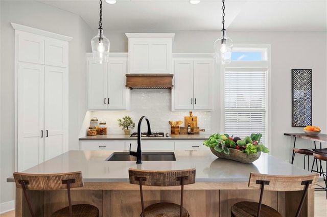 17394 S Raintree Drive Bldg I Unit 33, Olathe, KS 66062