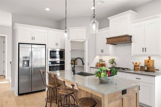 17394 S Raintree Drive Bldg I Unit 33, Olathe, KS 66062