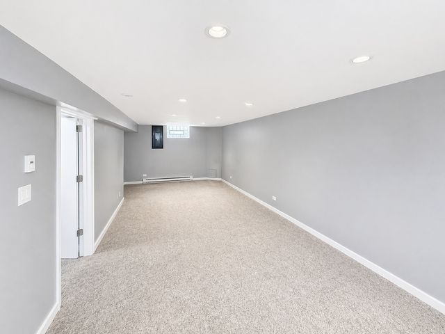 913 Flossmoor Avenue, Waukegan, IL 60085