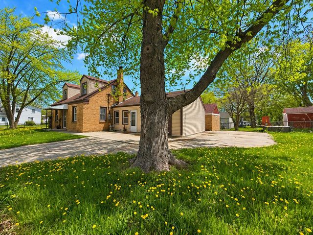 913 Flossmoor Avenue, Waukegan, IL 60085