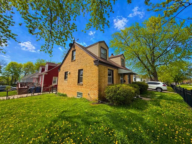 913 Flossmoor Avenue, Waukegan, IL 60085