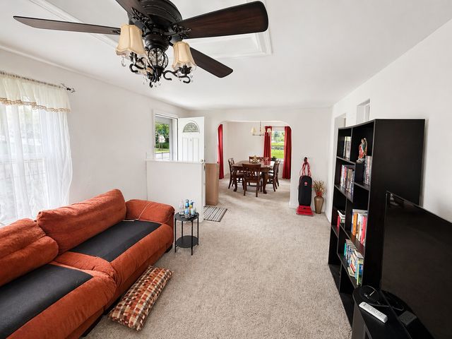 913 Flossmoor Avenue, Waukegan, IL 60085