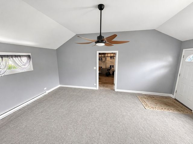 913 Flossmoor Avenue, Waukegan, IL 60085