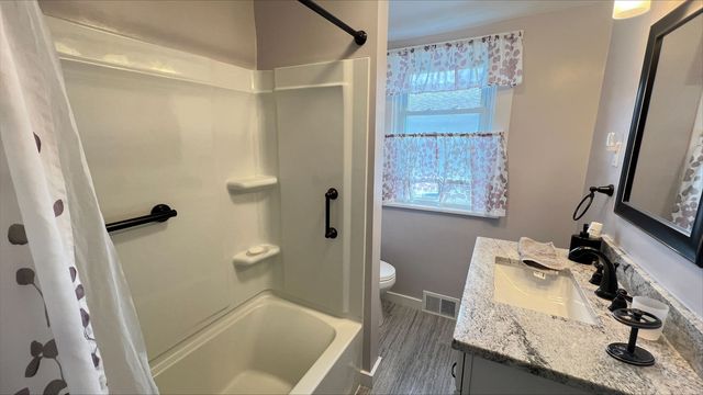 421 Argonne Drive, New Kensington, PA 15068