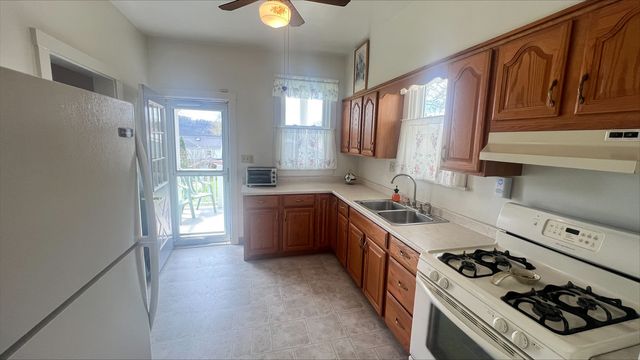 421 Argonne Drive, New Kensington, PA 15068