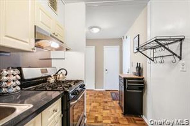 33 Barker Avenue 2J, White Plains, NY 10601