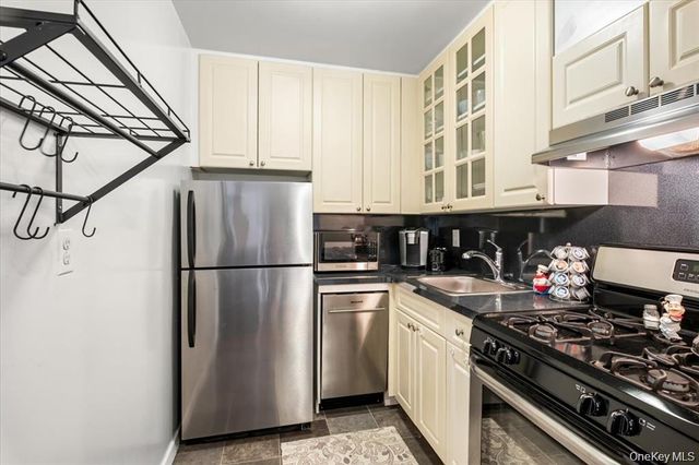 33 Barker Avenue 2J, White Plains, NY 10601