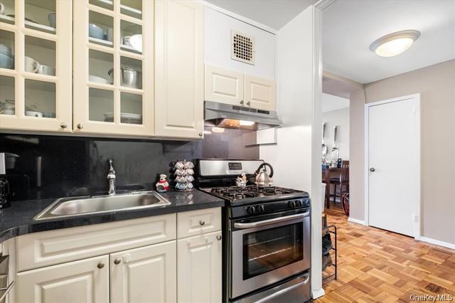 33 Barker Avenue 2J, White Plains, NY 10601