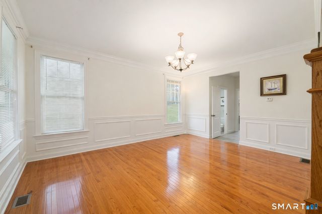 12 Red Oak Lane, Seymour, CT 06483