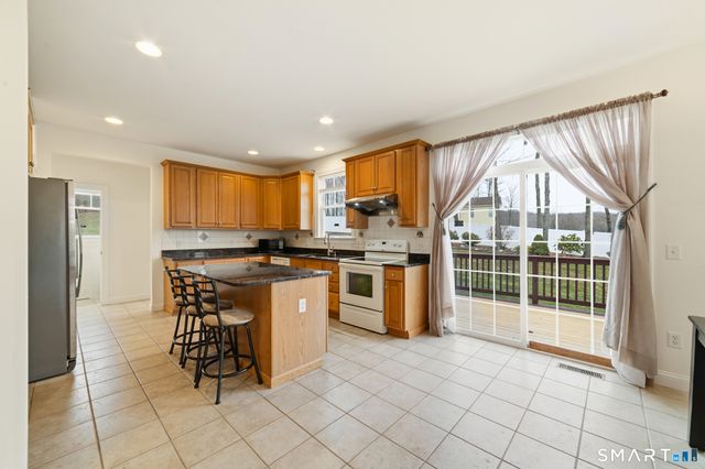 12 Red Oak Lane, Seymour, CT 06483