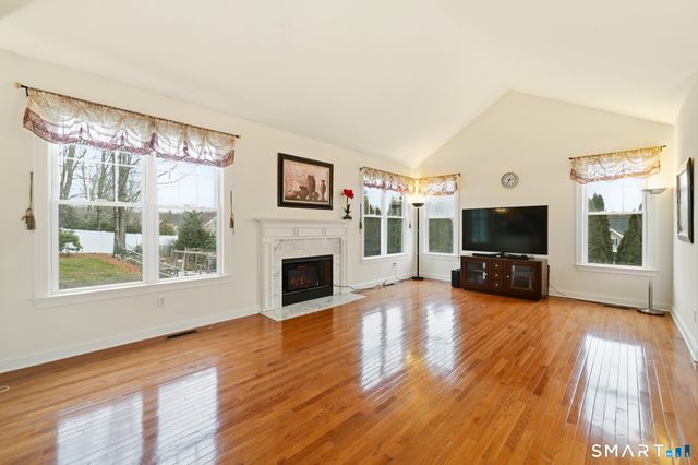 12 Red Oak Lane, Seymour, CT 06483