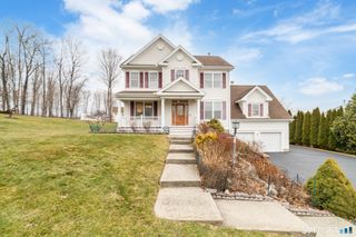 12 Red Oak Lane, Seymour, CT 06483