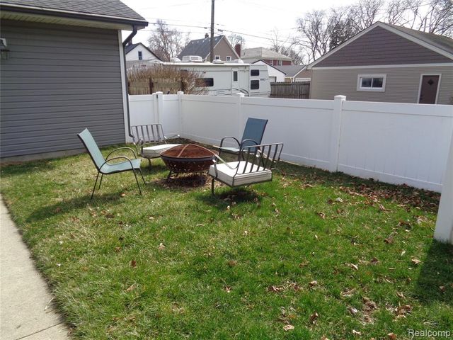 2145 4th Street, Trenton, MI 48183