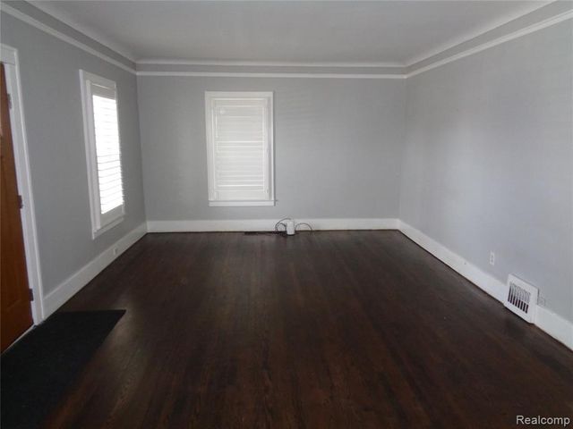 2145 4th Street, Trenton, MI 48183