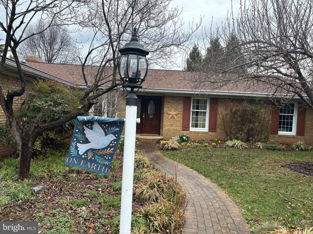 20 MINNICK RD, Inwood, WV 25428