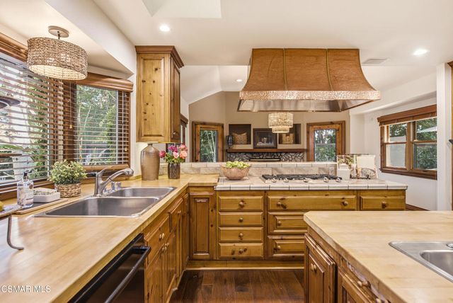 5676 Colodny Drive, Agoura Hills, CA 91301