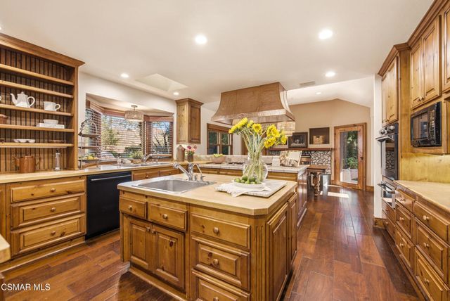 5676 Colodny Drive, Agoura Hills, CA 91301