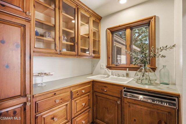 5676 Colodny Drive, Agoura Hills, CA 91301
