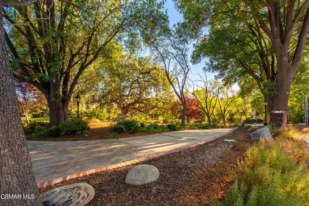 Image 11 of property listing at 5676 Colodny Drive, Agoura Hills, CA 91301