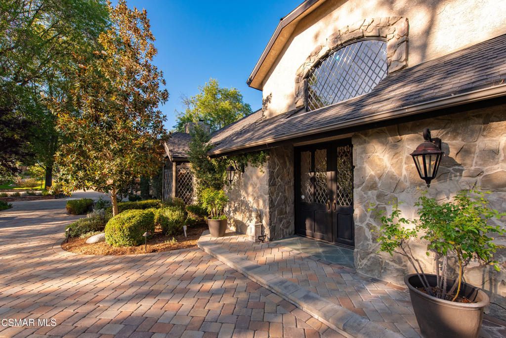 Image 12 of property listing at 5676 Colodny Drive, Agoura Hills, CA 91301