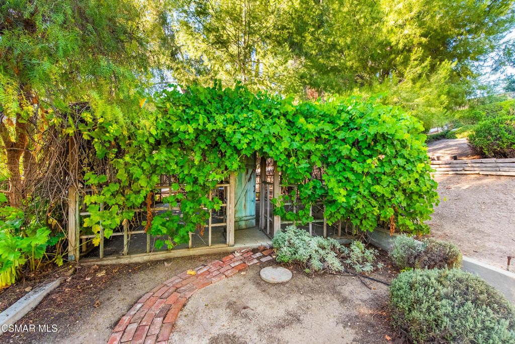 Image 22 of property listing at 5676 Colodny Drive, Agoura Hills, CA 91301
