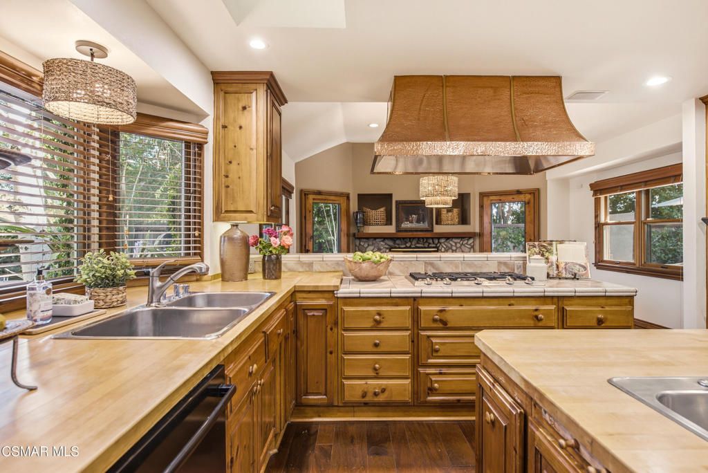 Image 36 of property listing at 5676 Colodny Drive, Agoura Hills, CA 91301