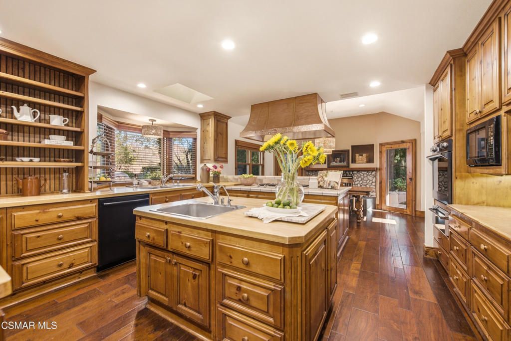 Image 37 of property listing at 5676 Colodny Drive, Agoura Hills, CA 91301